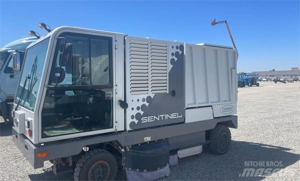 Tennant SENTINEL Zamiatarki - Zgarniarki - Odśnieżarki