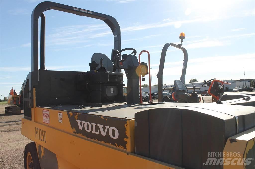 Volvo PT125C Walce ogumione