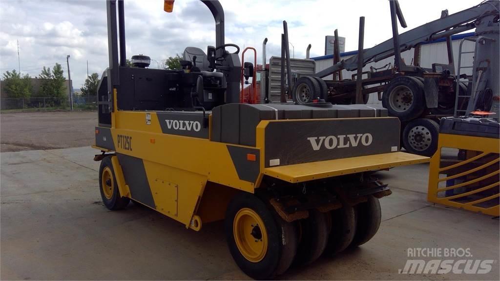 Volvo PT125C Walce ogumione