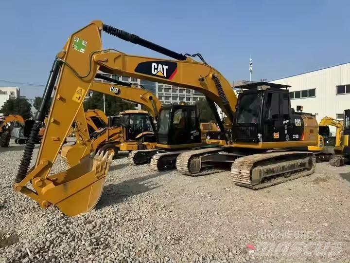 CAT CAT323D2L Koparki gąsienicowe