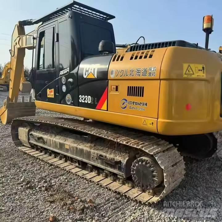 CAT CAT323D2L Koparki gąsienicowe