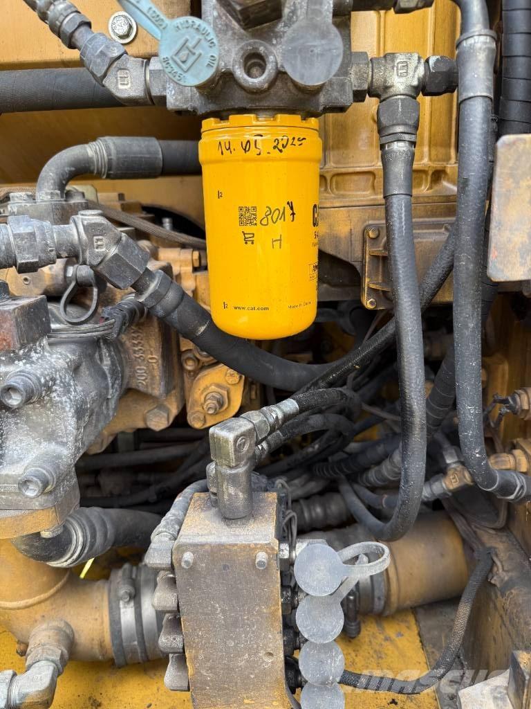 CAT 323 D L Koparki gąsienicowe