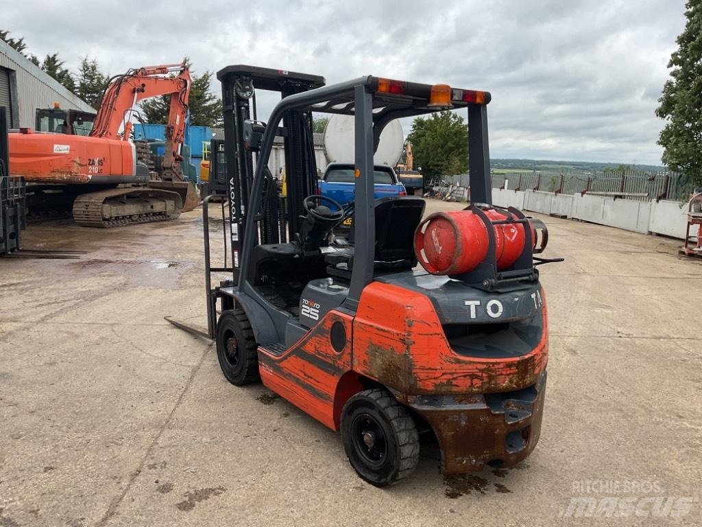 Toyota 02-8FGF25 Wózki LPG