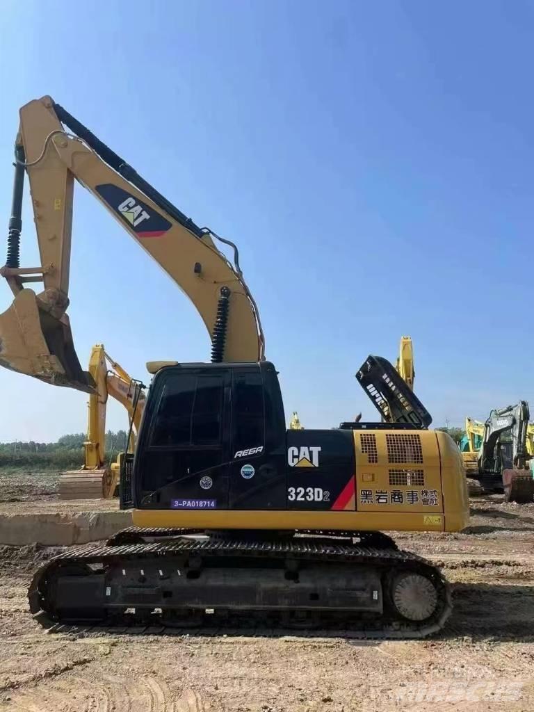 CAT 323D2 Koparki gąsienicowe
