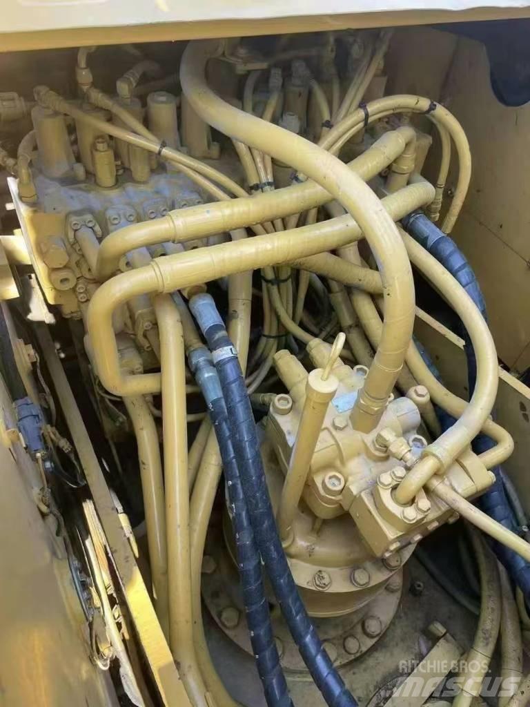 CAT 323D2 Koparki gąsienicowe