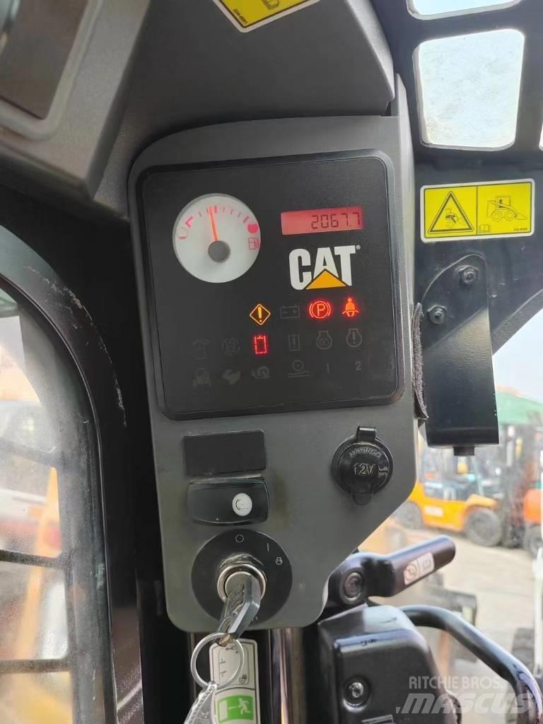 CAT 246 C Ładowarki burtowe