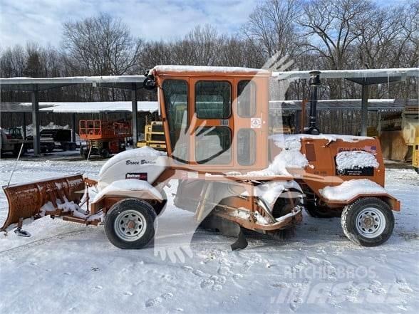Broce CRT350 Zamiatarki - Zgarniarki - Odśnieżarki