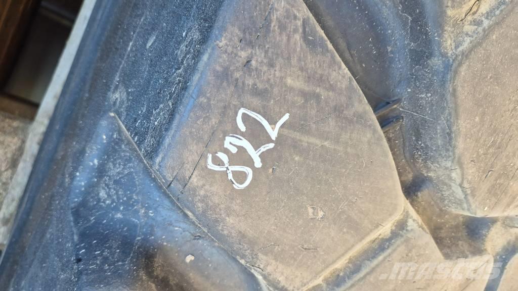 BKT 23.5R25 Opony, koła i felgi