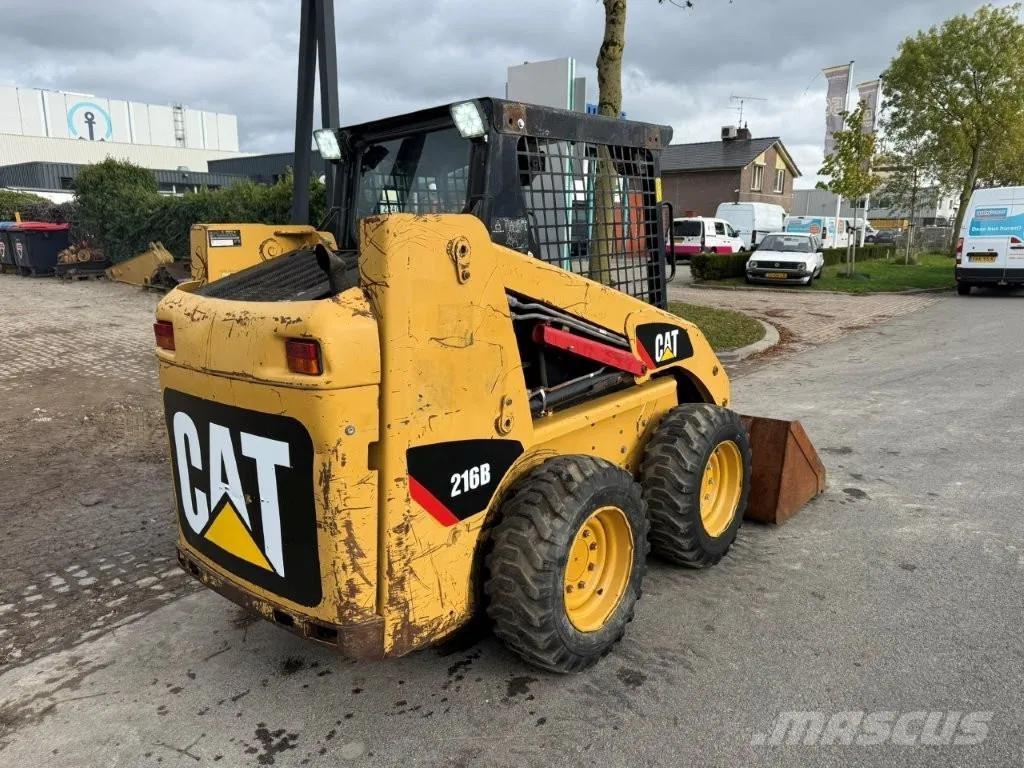 CAT 216B (226B) Ładowarki burtowe