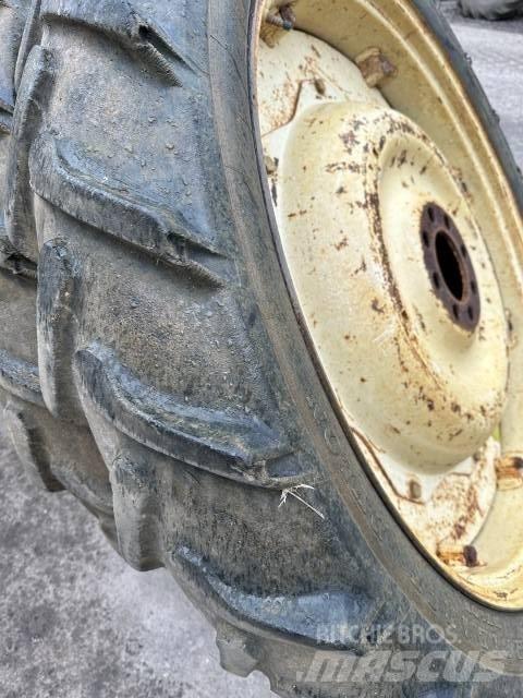 Dunlop 9.5R44 Opony, koła i felgi