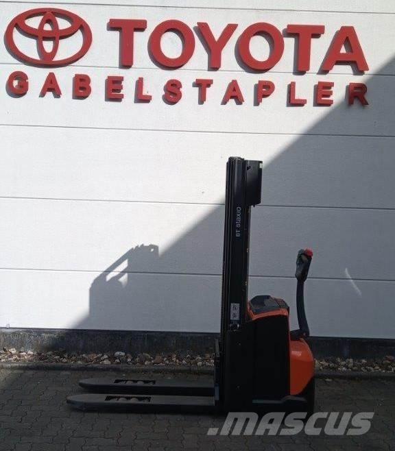 Toyota SWE120L Wózki widłowe unoszące z dyszlem