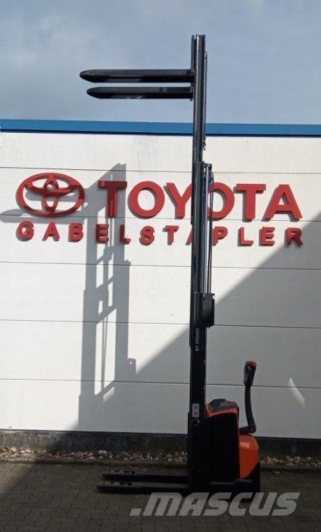 Toyota SWE120L Samojezdne maszyny do załadunku