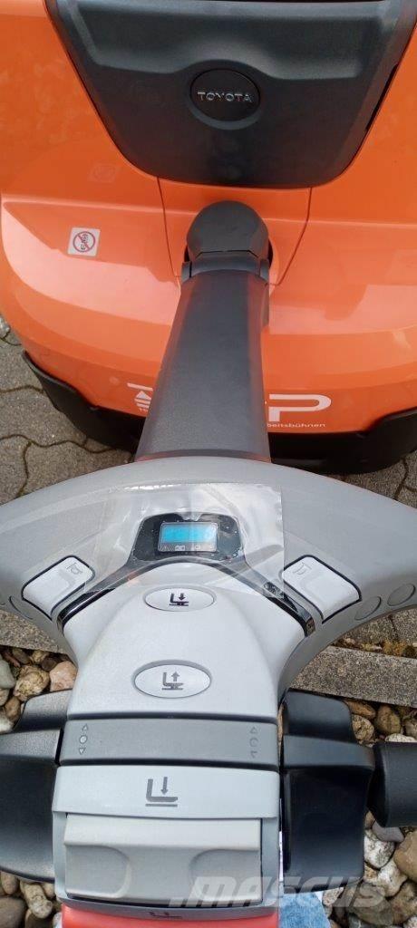 Toyota SWE120L Wózki widłowe unoszące z dyszlem