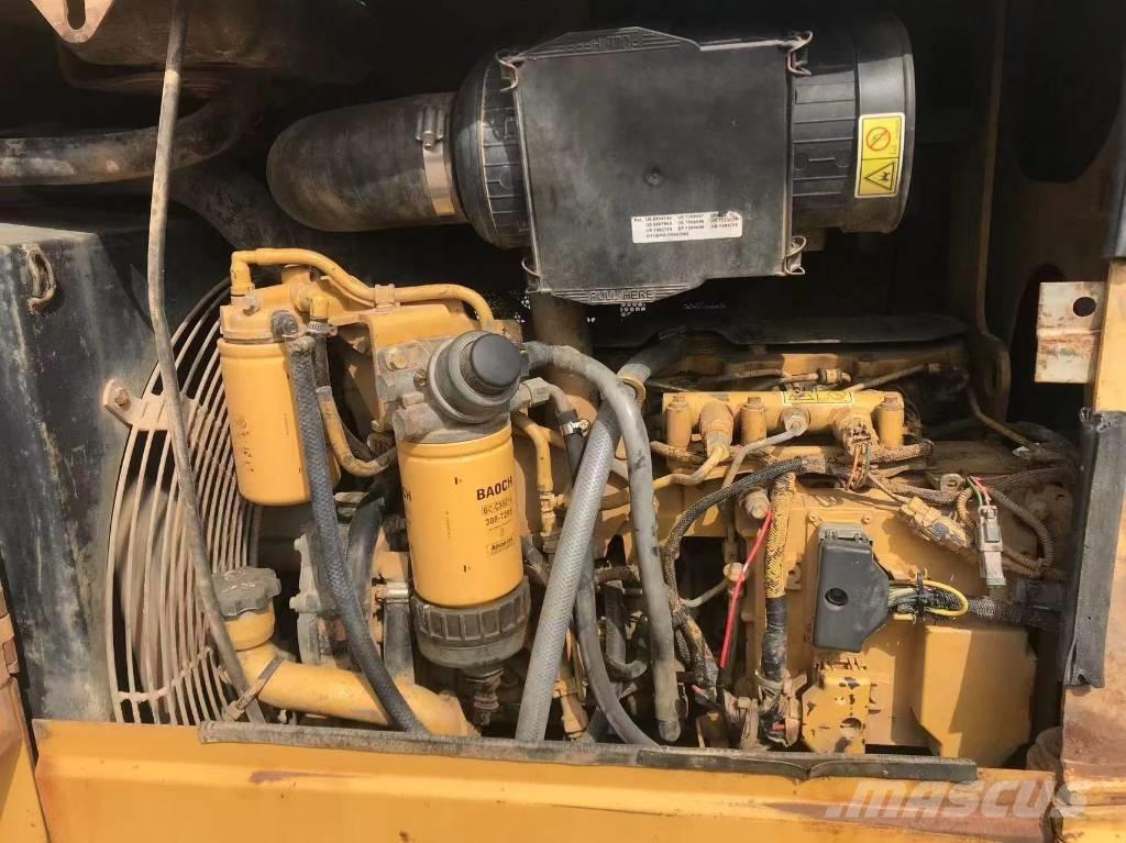 CAT D 5 K Spycharki gąsienicowe