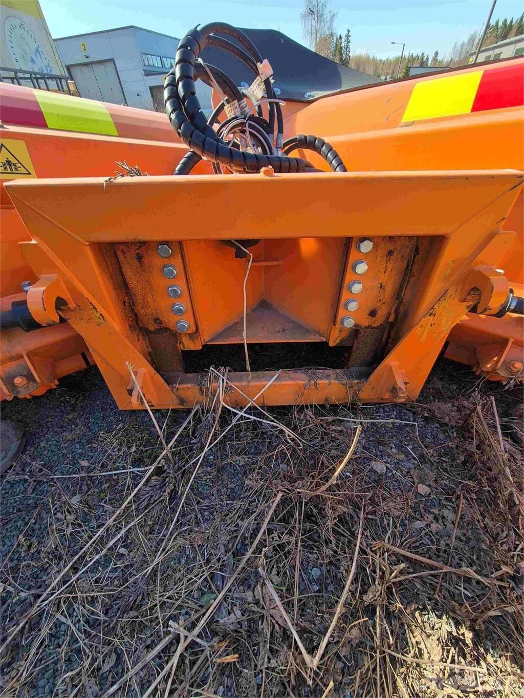 FMG nivelaura 390 Lemiesze i pługi śnieżne