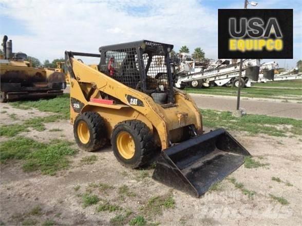 CAT 252B3 Ładowarki burtowe