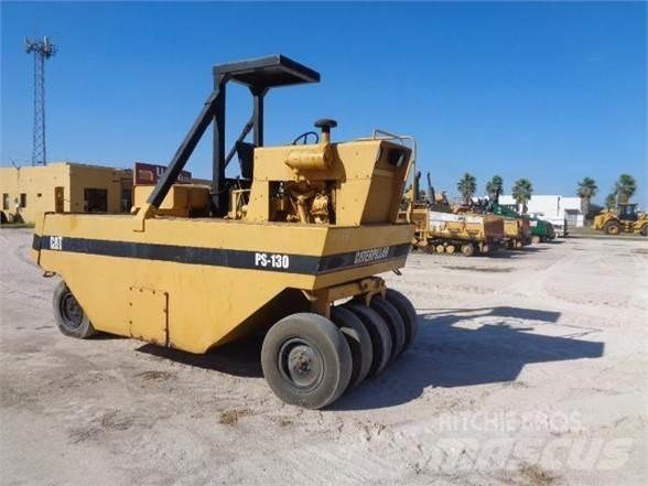 CAT PS-130 Walce ogumione