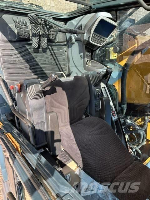 Hyundai HX 260 L Koparki gąsienicowe
