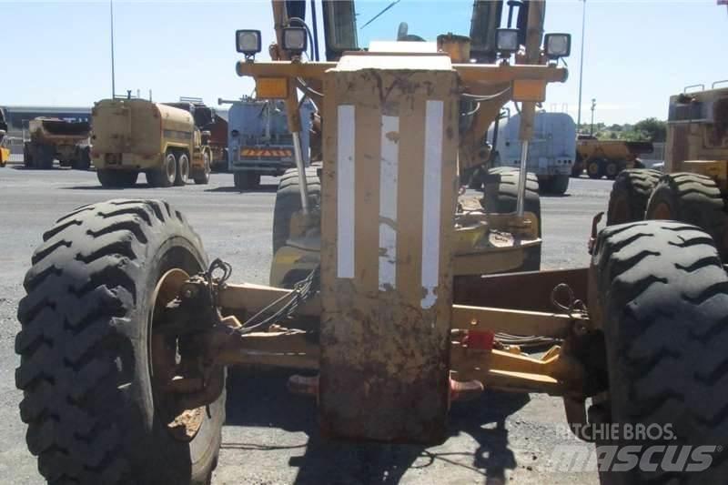 CAT 140K Równiarki