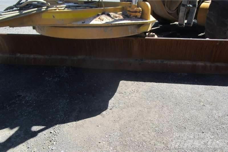 CAT 140K Równiarki