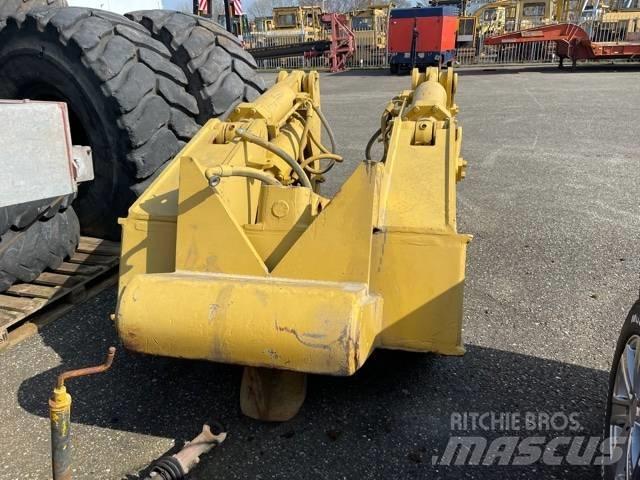 CAT D 8 R Ripper Inne akcesoria