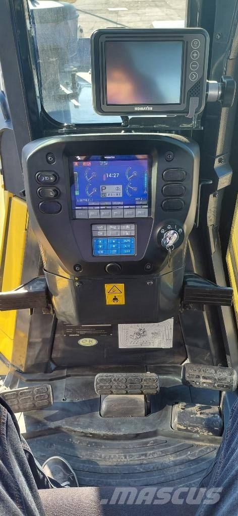 Komatsu D65EXi Spycharki gąsienicowe