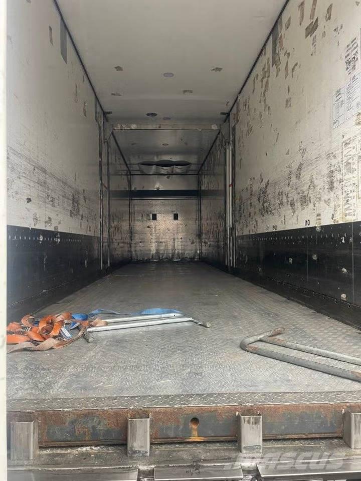 VAK V 4-40 Przyczepy chłodnie