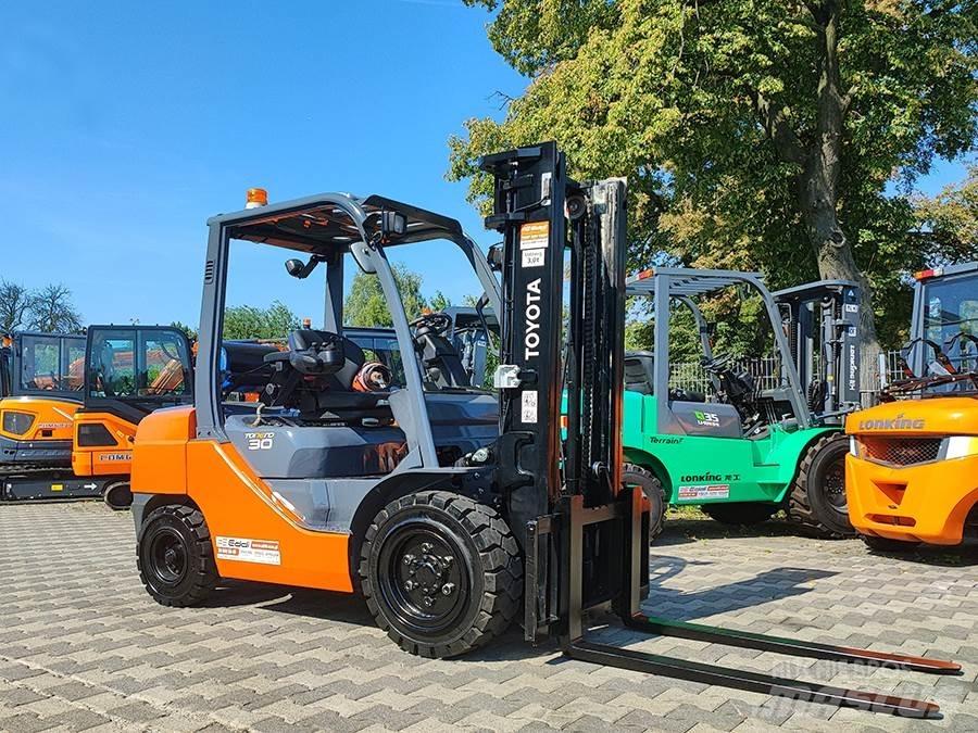 Toyota 02-8FGF30 Wózki LPG
