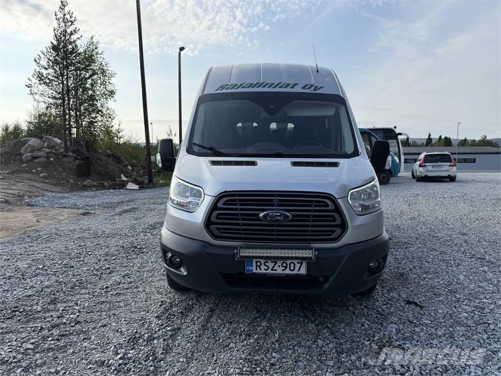 Ford Transit Minibusy