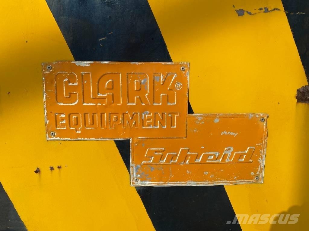 Clark Equipment Opony, koła i felgi