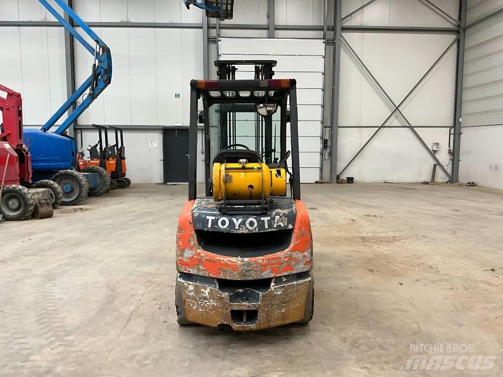 Toyota Tonero 30 Wózki LPG