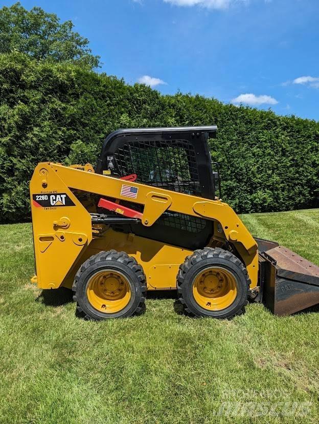 CAT 226 D Ładowarki burtowe