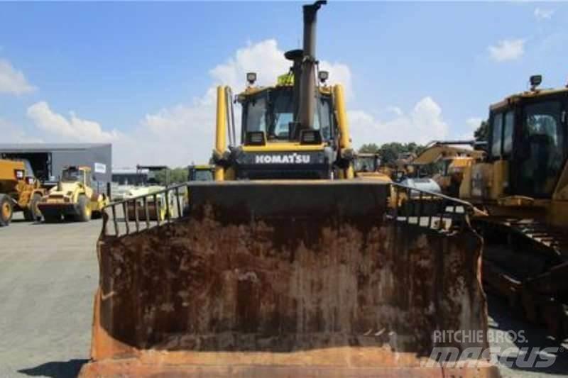 Komatsu D65 EX-16 Spycharki gąsienicowe