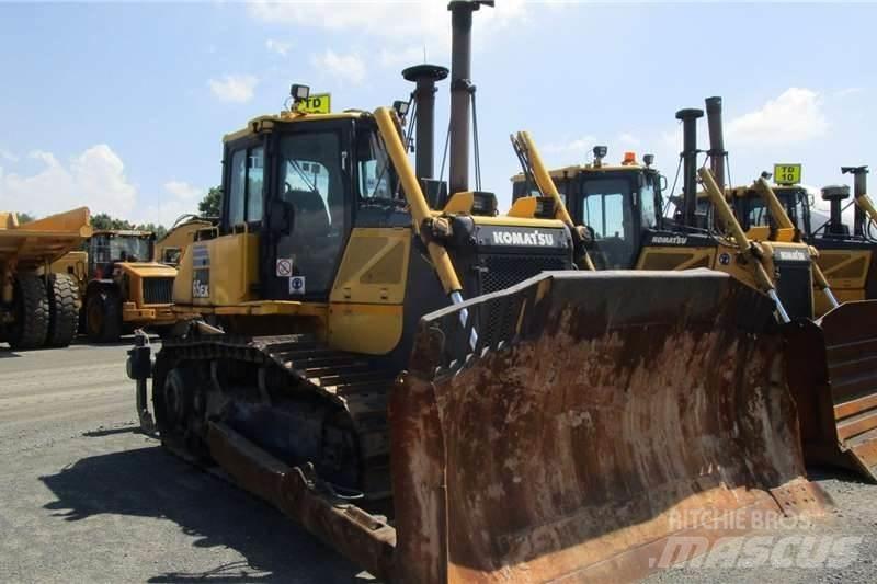 Komatsu D65 EX-16 Spycharki gąsienicowe
