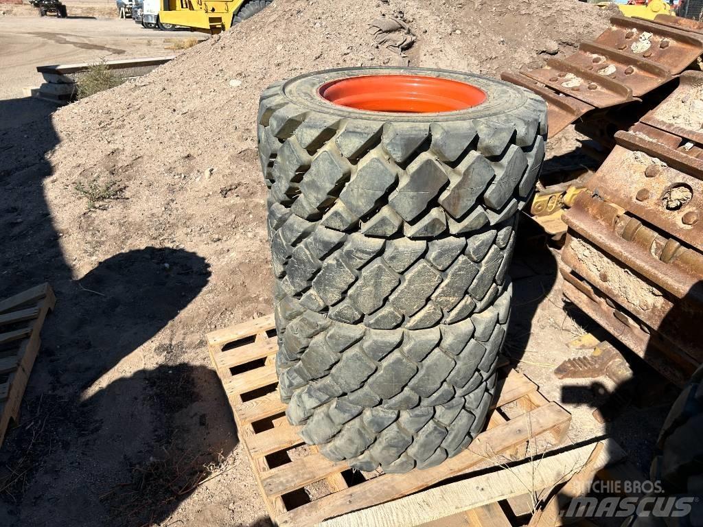Bobcat 10x16.5 Tires Opony, koła i felgi