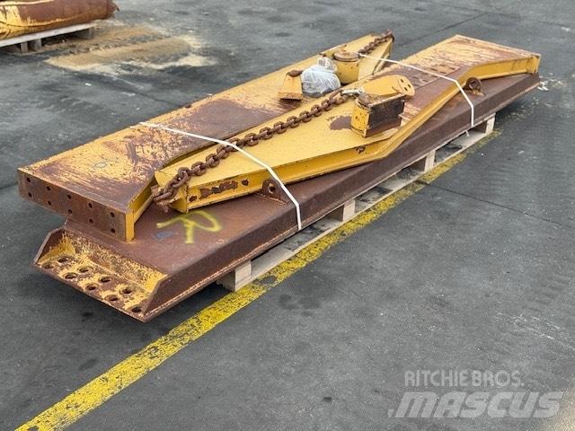 CAT 735 TAIL GATE Wozidła przegubowe