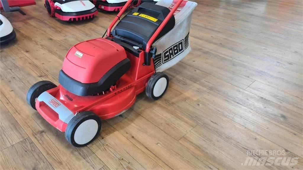 Sabo 43-EL COMPACT Kosiarki mechaniczne z operatorem za maszyną