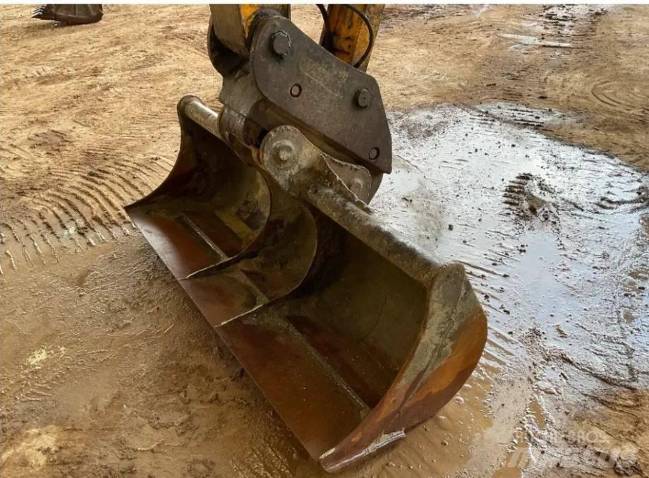 JCB JS 130 LC Koparki gąsienicowe