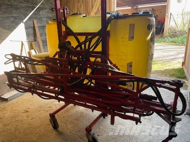 Rau D2-800 Zamontowane opryskiwacze