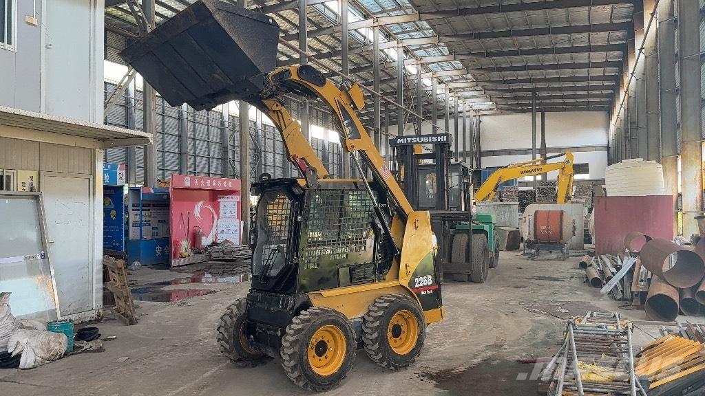 CAT 226 B Ładowarki burtowe
