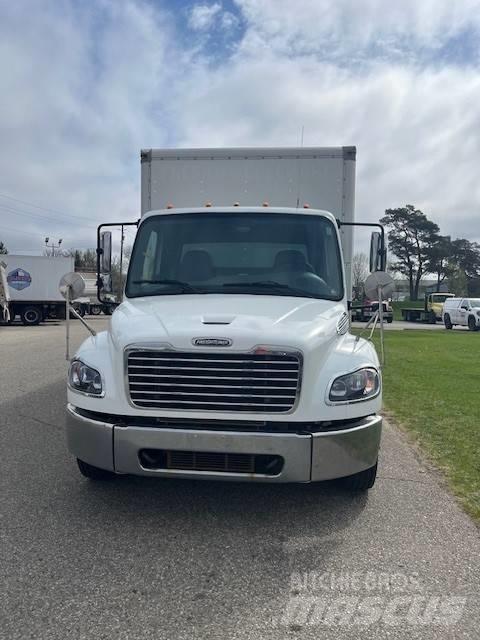 Freightliner M2106 Samochody ciężarowe ze skrzynią zamkniętą
