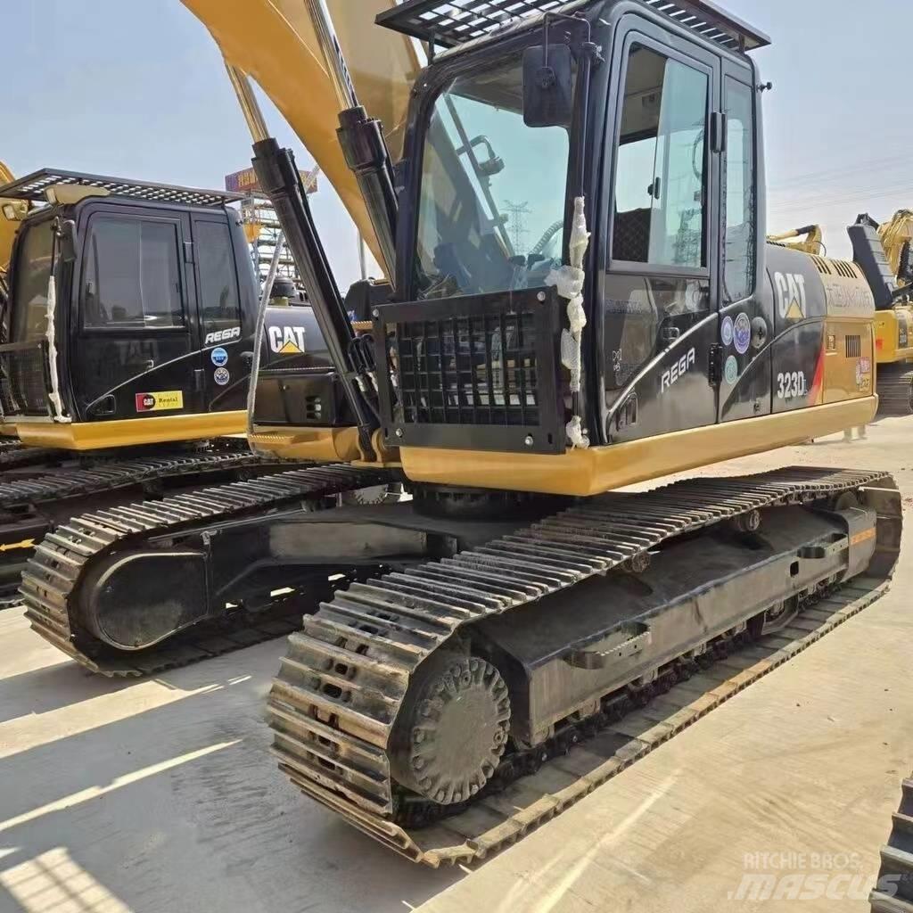 CAT 323 D Koparki gąsienicowe