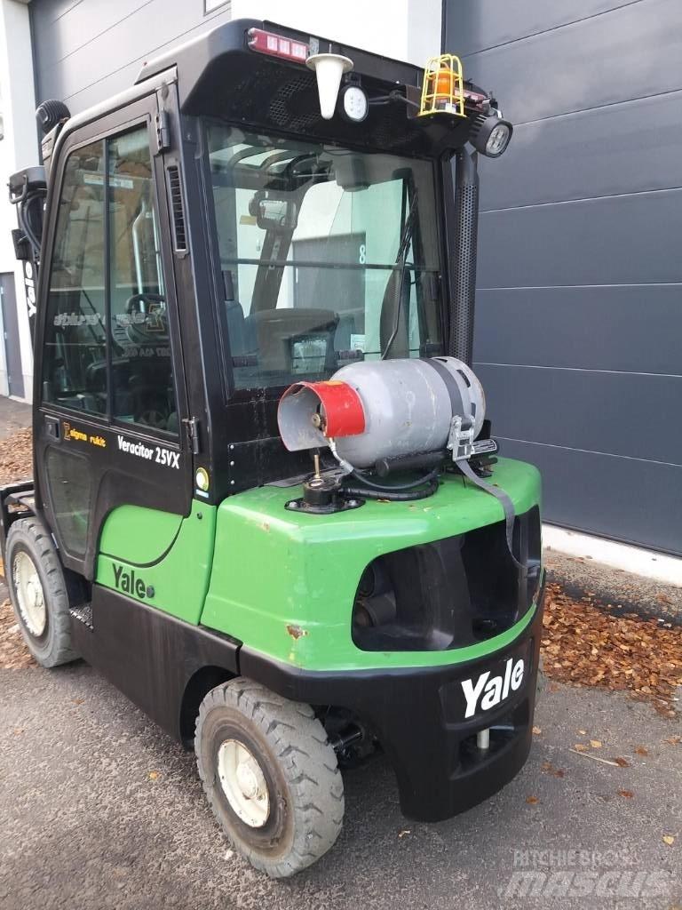 Yale GLP25VX Wózki LPG