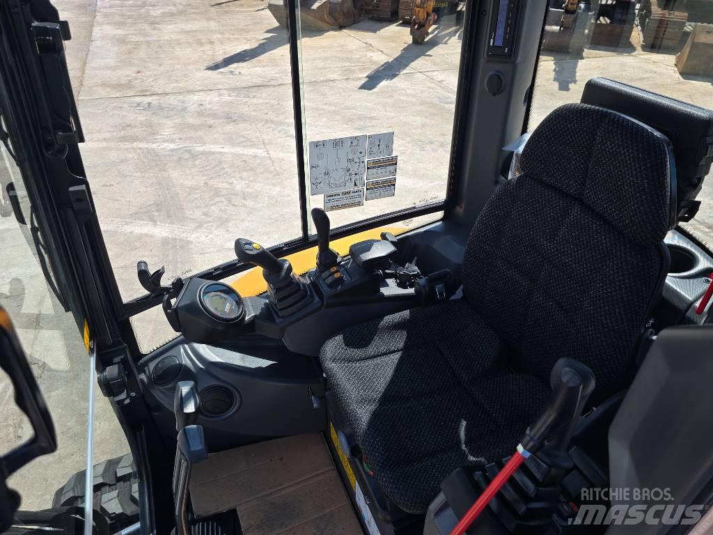 CASE CX25D Minikoparki