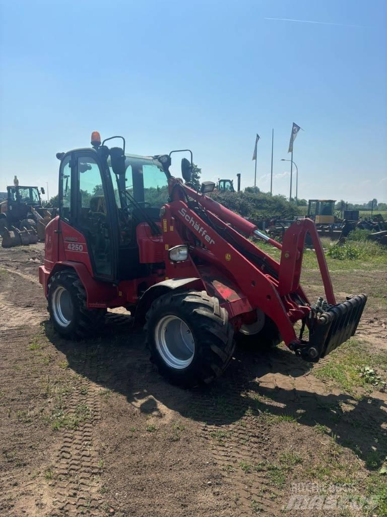 Schäffer 4250 Miniładowarki