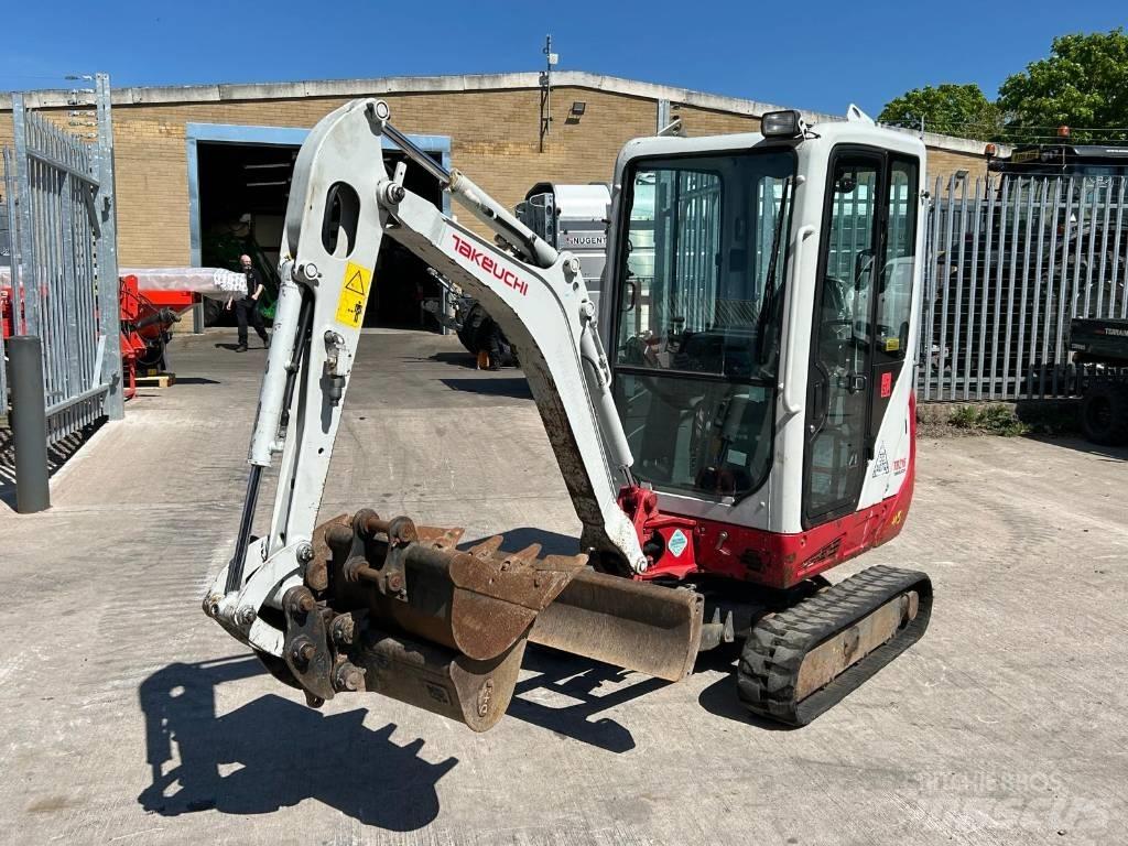 Takeuchi TB 216 Minikoparki