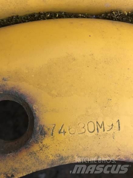  MASSEY FRONT WHEEL Opony, koła i felgi