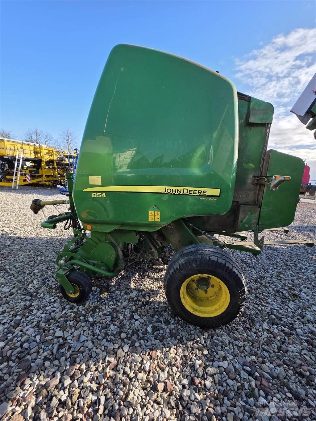 John Deere 854 Prasy zwijające