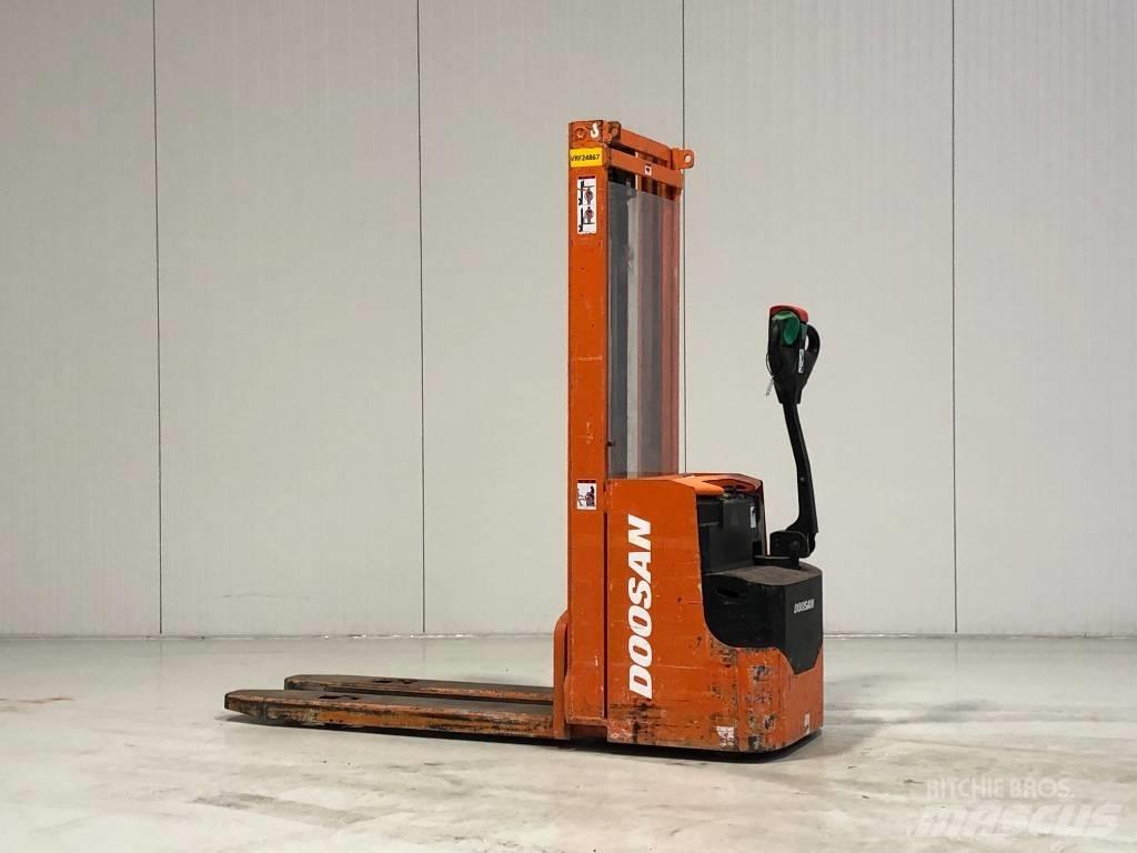 Doosan LEDS12.5C Wózki widłowe unoszące z dyszlem