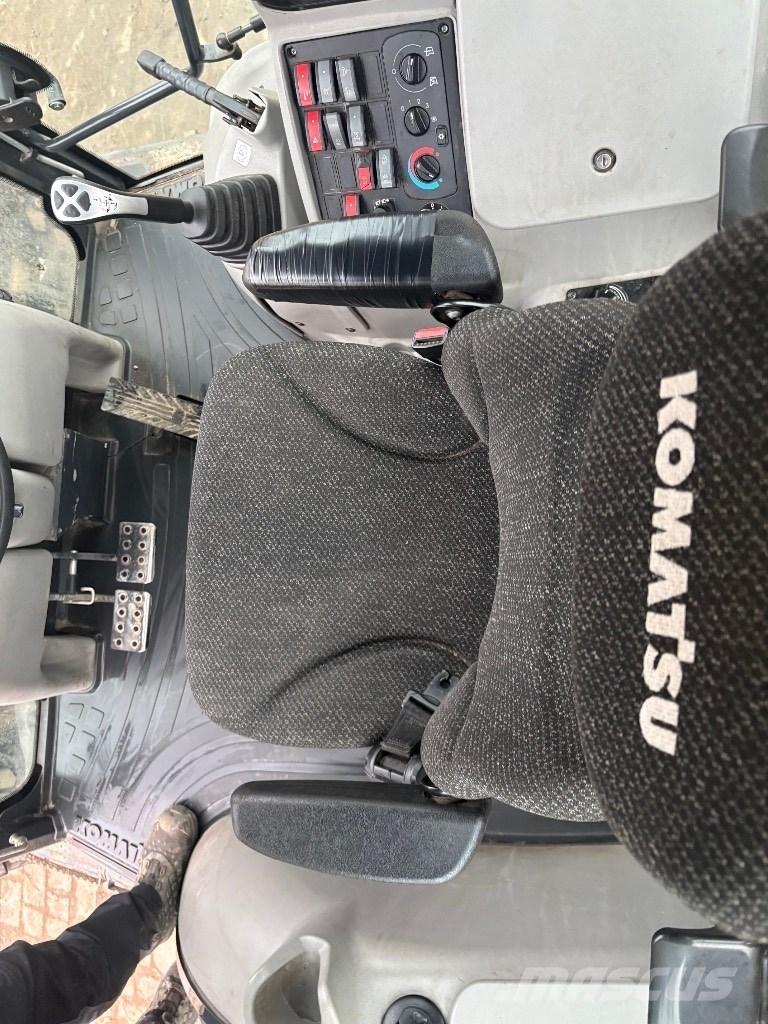 Komatsu WB 97 S Koparko-ładowarki